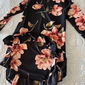 Asymmetric tunic top. Size L beautiful floral